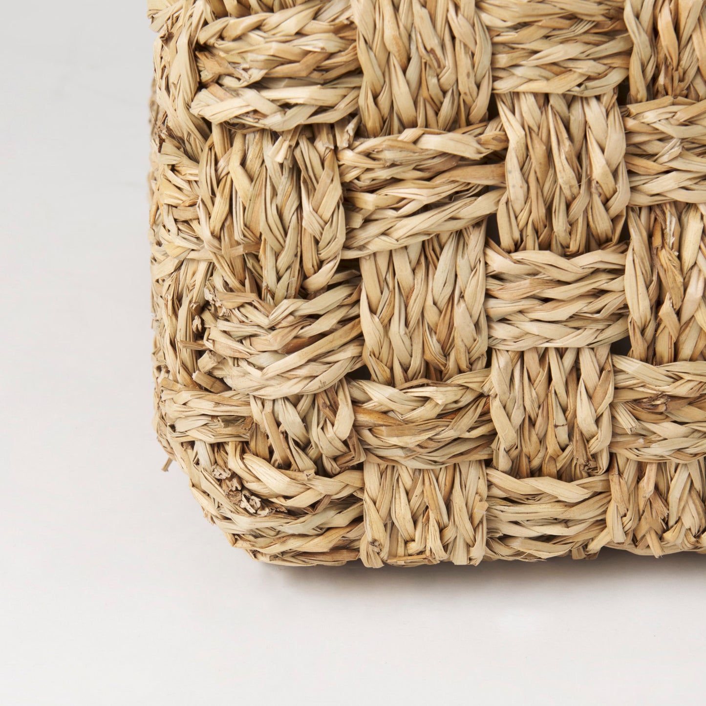 Adele 17.7L x 17.7W x 17.7H Medium Brown Seagrass Woven Square Pouf