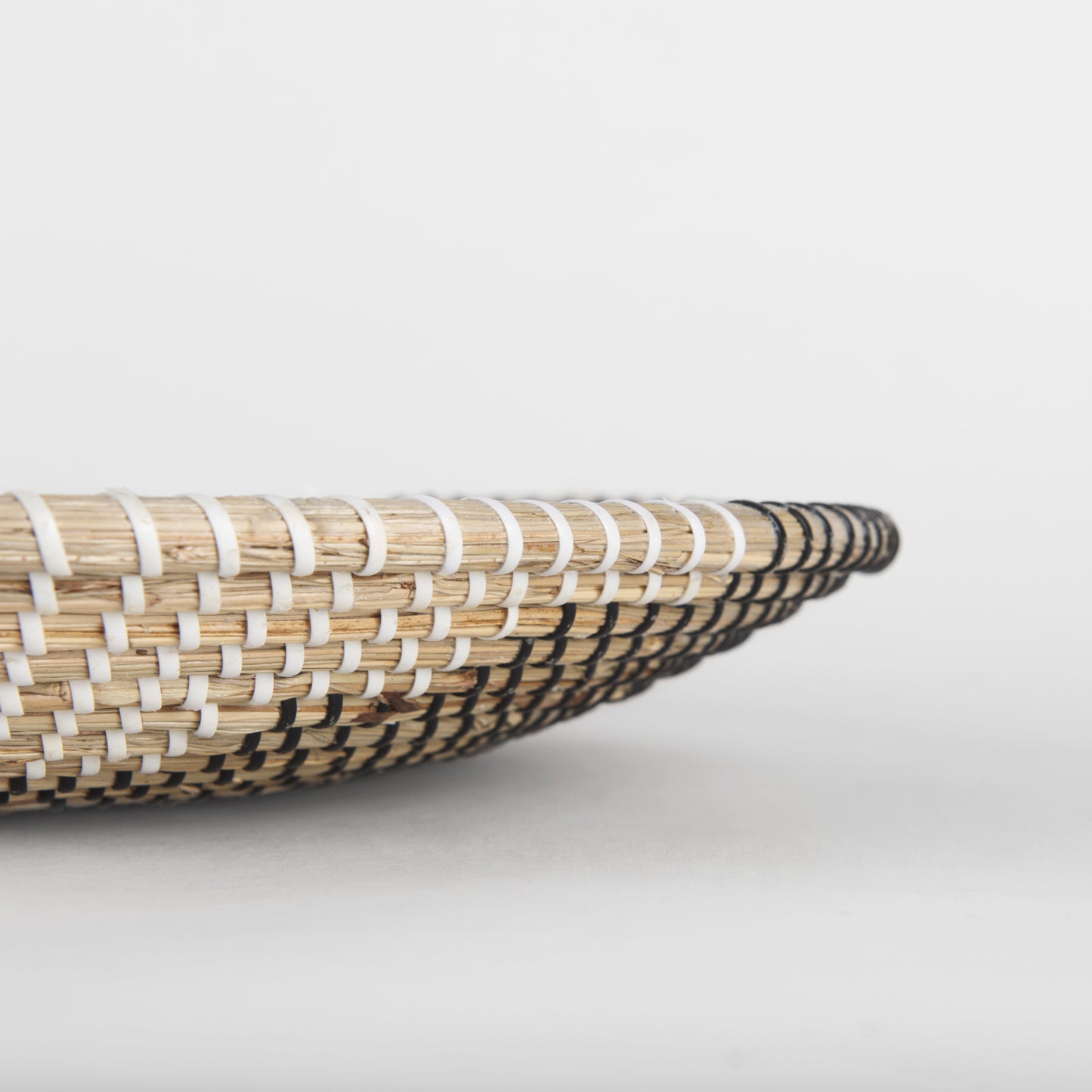 Luna 18.0L x 18.0W x 3.0H Large Light Brown Seagrass Round Wall Hanging Plate