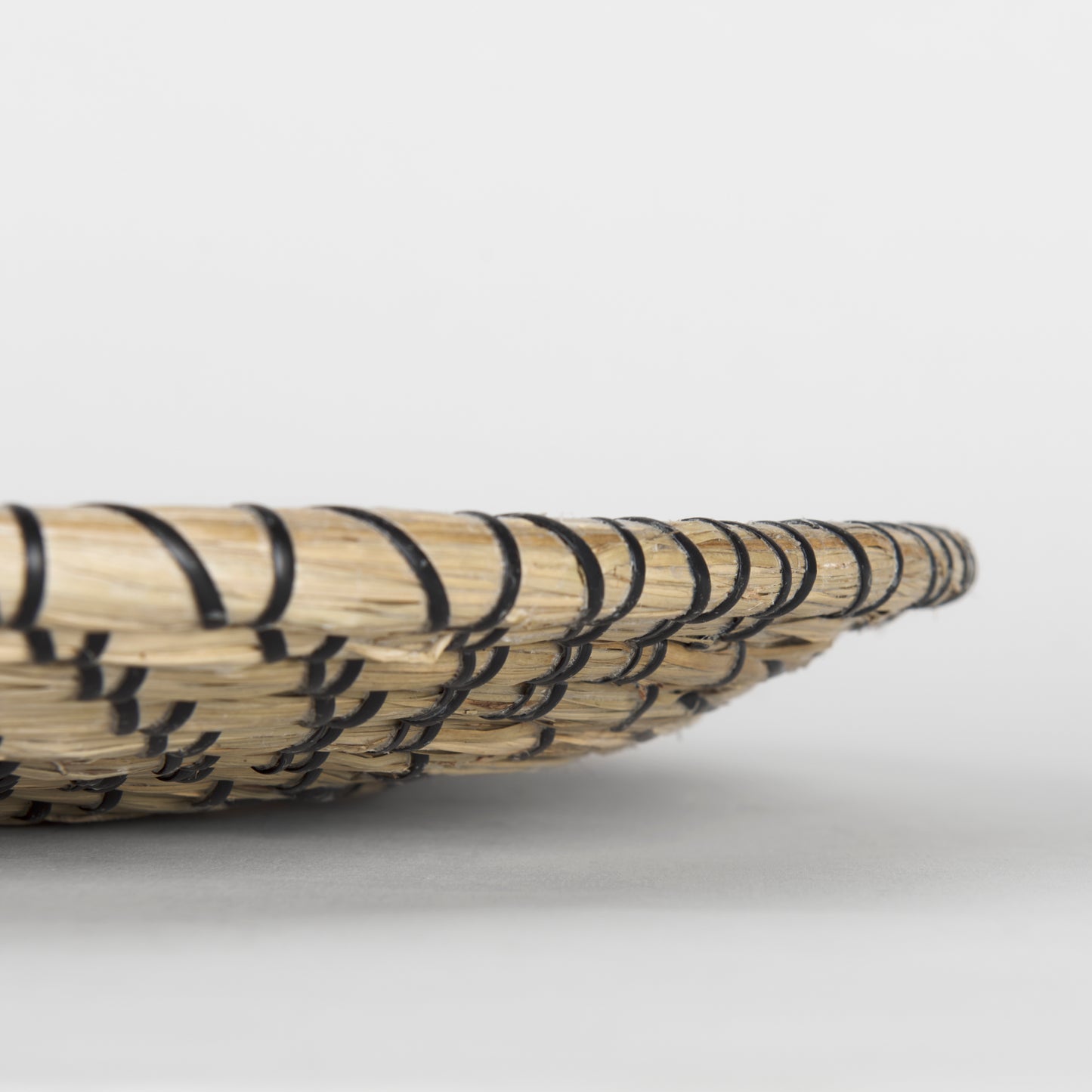 Mekhi 24.0L x 24.0W x 3.5 Light Brown Seagrass W/Black String Round Wall Hanging Plate