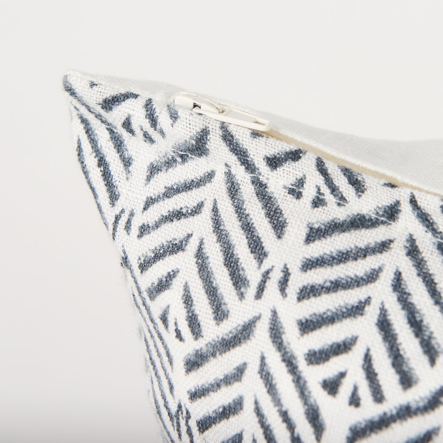 Jennelle 22x22 Cream w/ Indigo Print Linen Square Pillow Cover