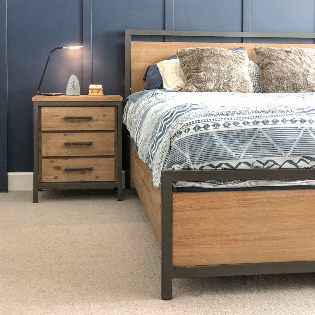 Irondale King Bed - lh-import-beds