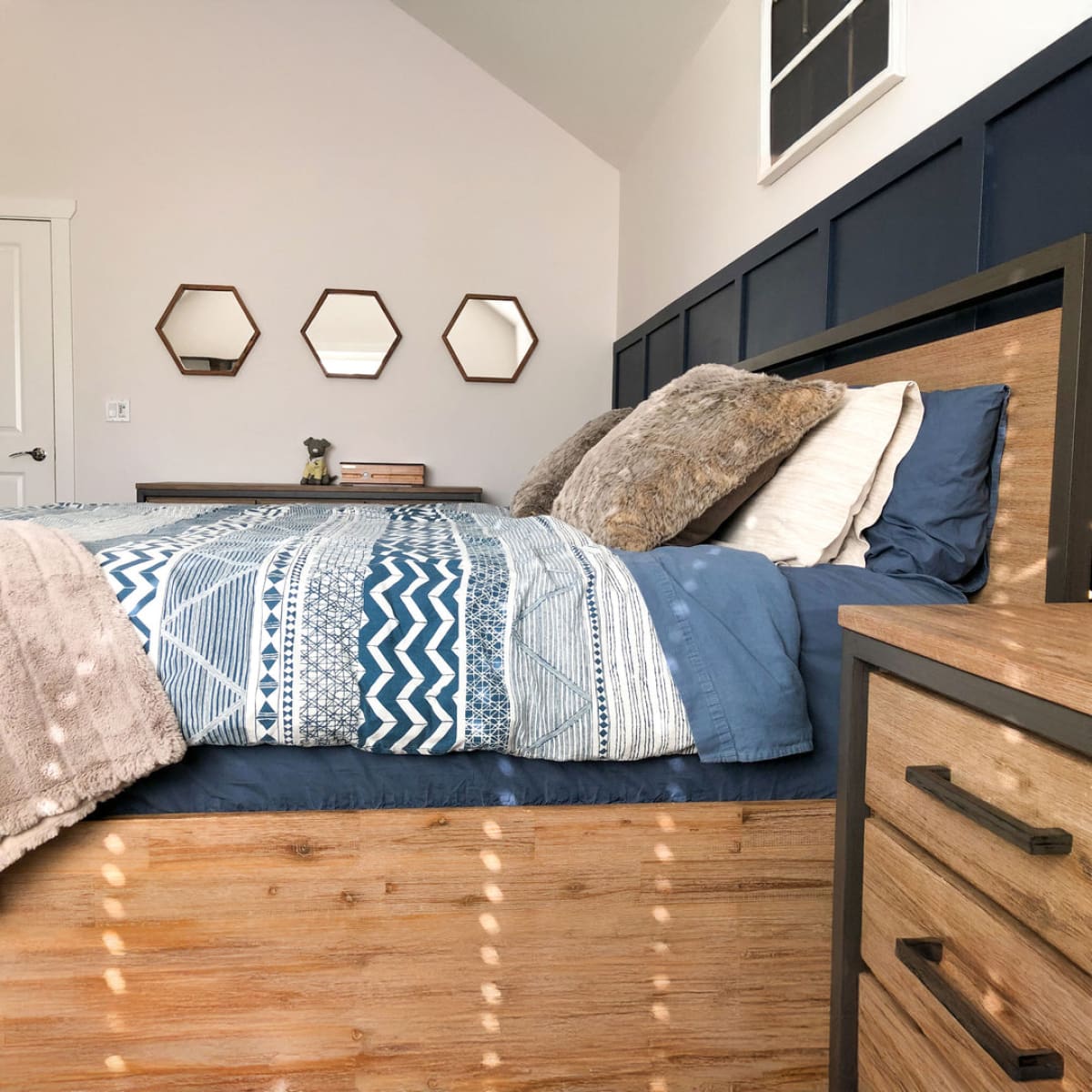 Irondale King Bed - lh-import-beds