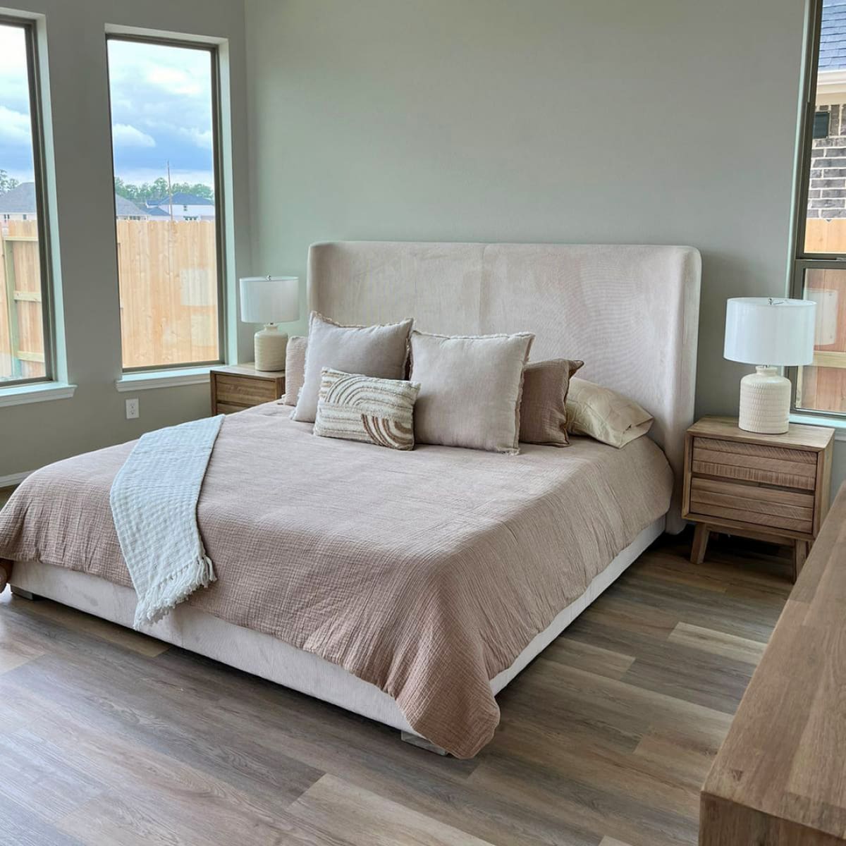 Lara Queen Bed - lh-import-beds