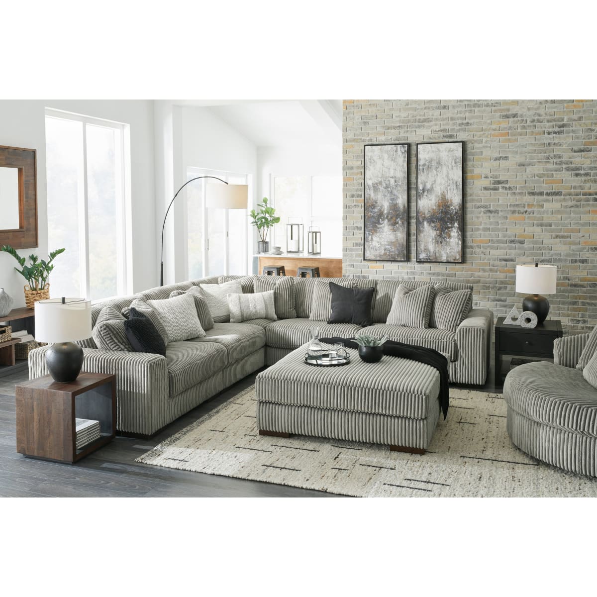 Lindyn Fog 5-Piece Sectional - Sectional