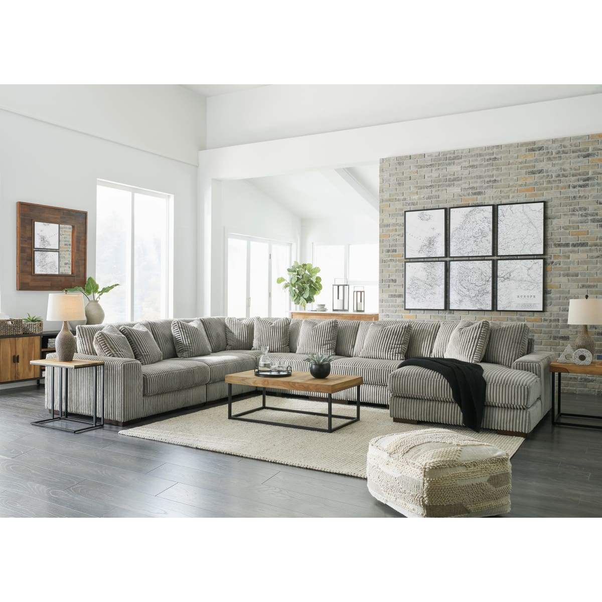 Lindyn Fog 5-Piece Sectional with Chaise - Sectional