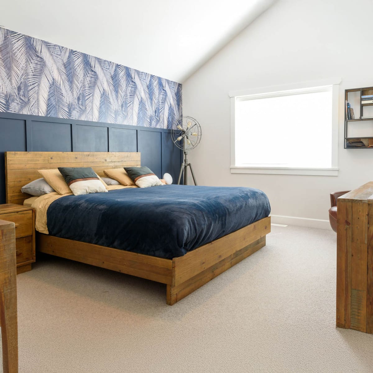 Nevada Queen Bed - Dark Driftwood - lh-import-beds