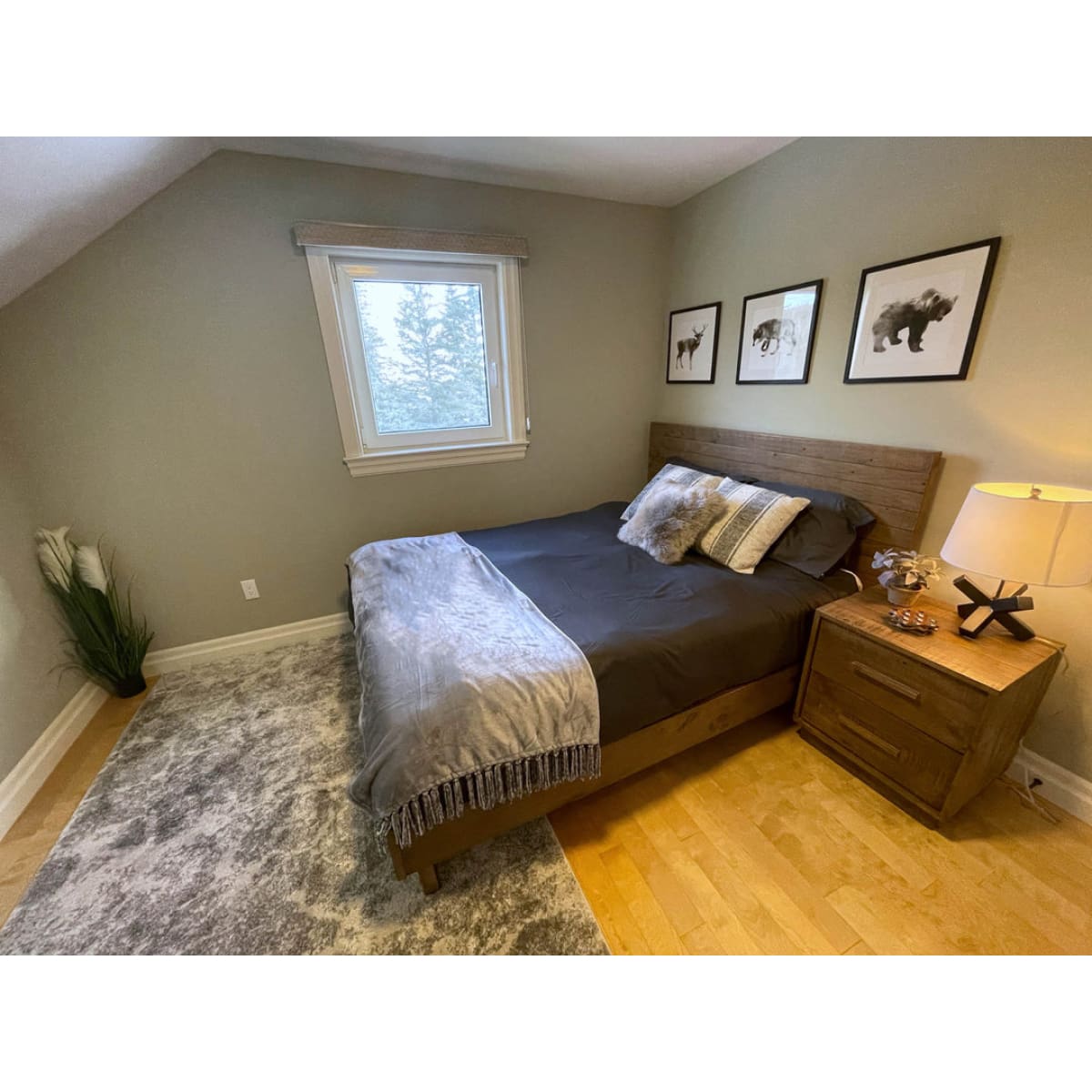 Nevada Queen Bed - Dark Driftwood - lh-import-beds