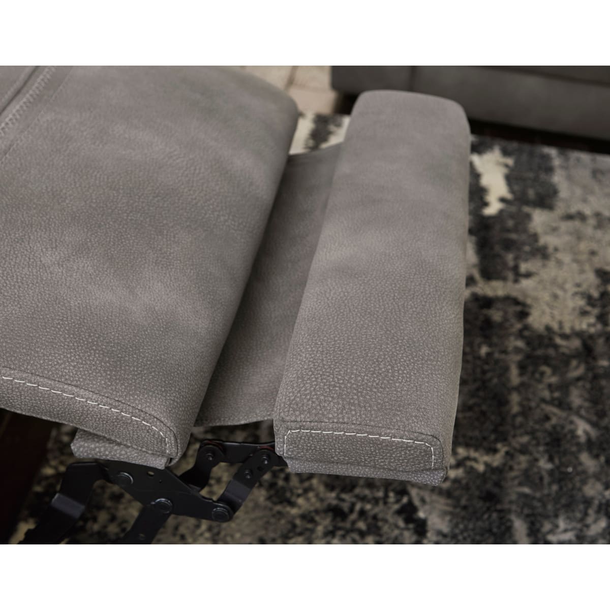 Next-Gen DuraPella Power Reclining Loveseat with Console - recliner