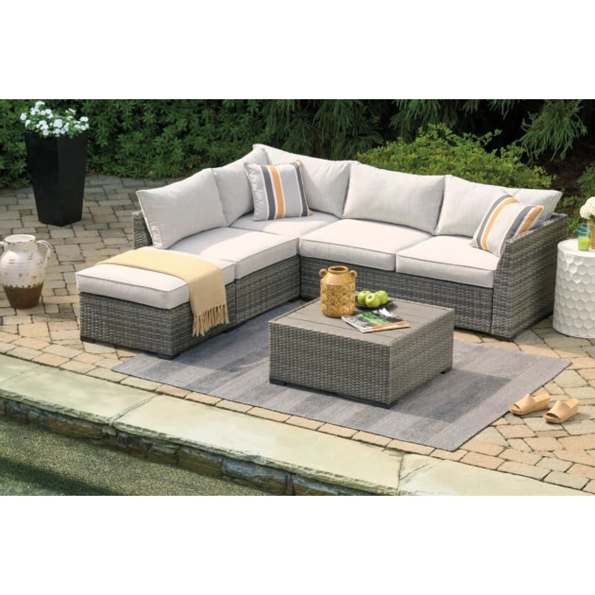 Cherry Point 4-piece Outdoor Sectional Set - 90 W x 85.5 D x 31.5 H - Outdoor Sofa