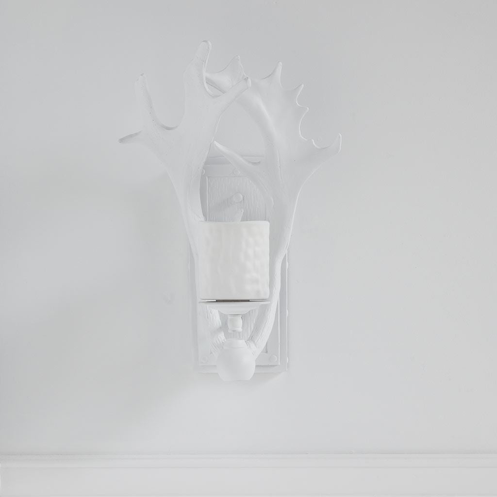 Rockland 8x19.5 White Resin Antlers Wall Sconce