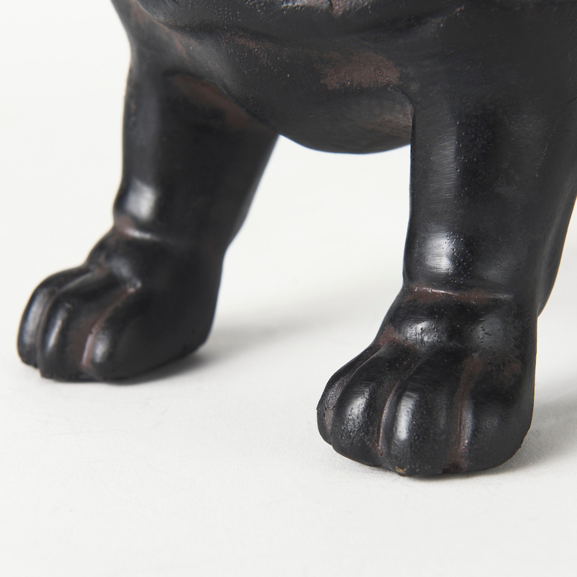Hugo 5L x 13W Black Resin Bulldog
