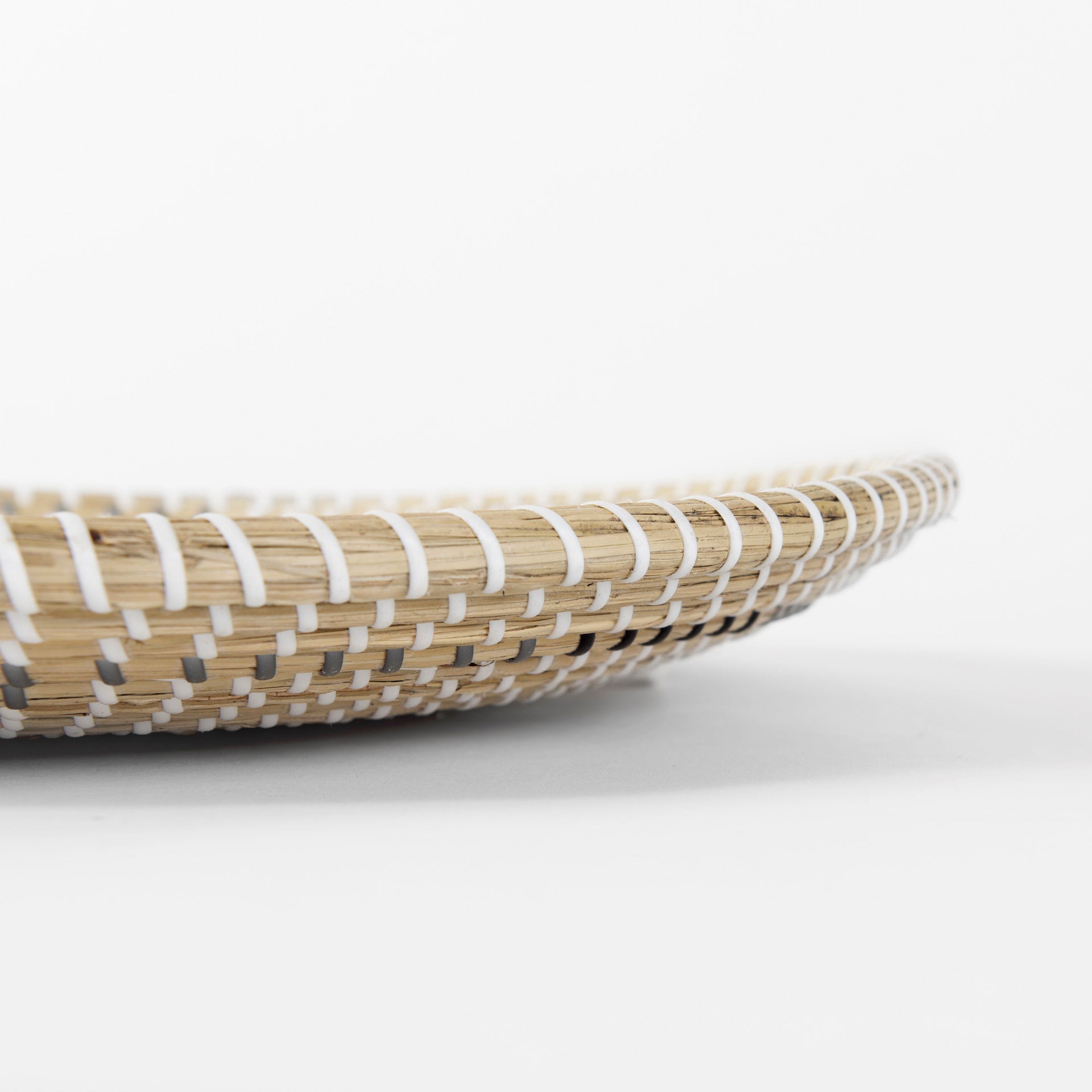 Avel  18.0L x 18.0W x 3.0H  Light Brown Seagrass W/Dark Brown String Round Wall Hanging Plate