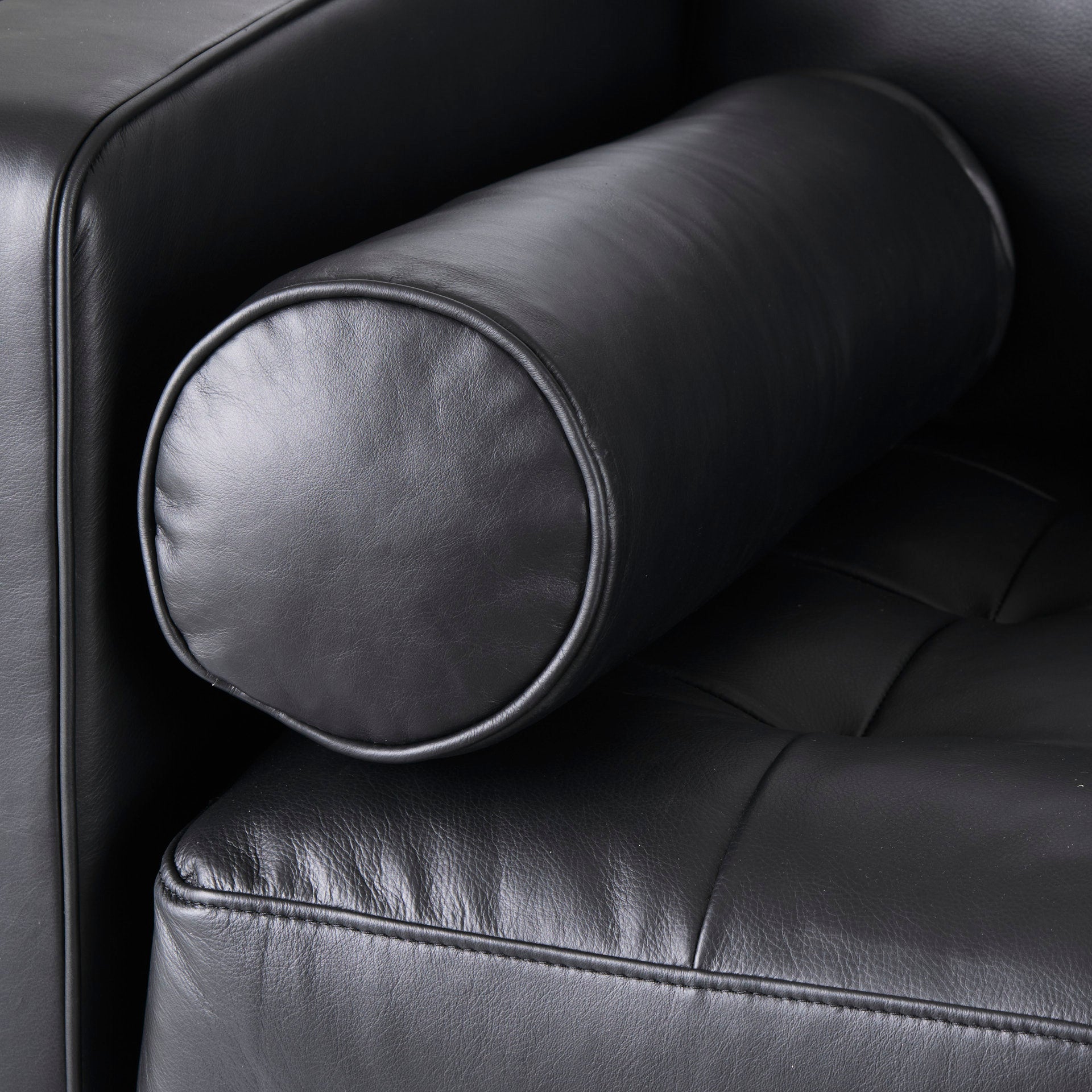Svend 88.0L x 38.0W x 34.0H Black Leather Sofa