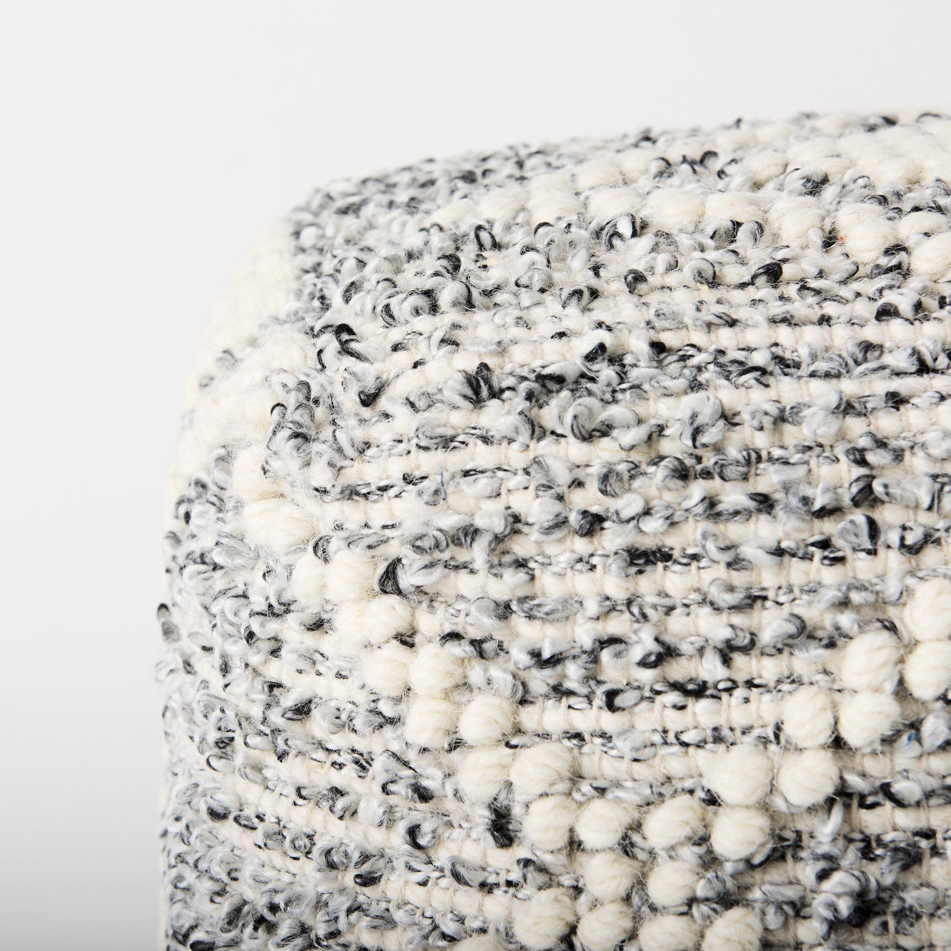 Ekiya Pouf Black/White | Yarn/Wool - poufs