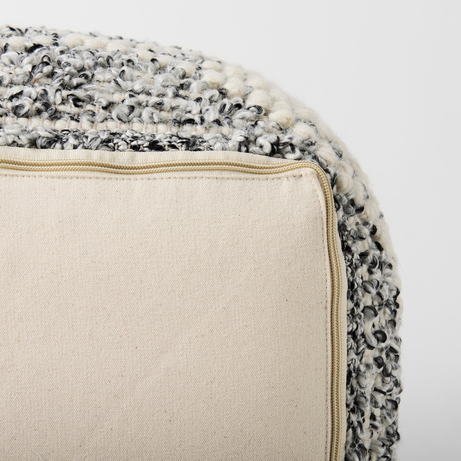 Ekiya Pouf Black/White | Yarn/Wool - poufs