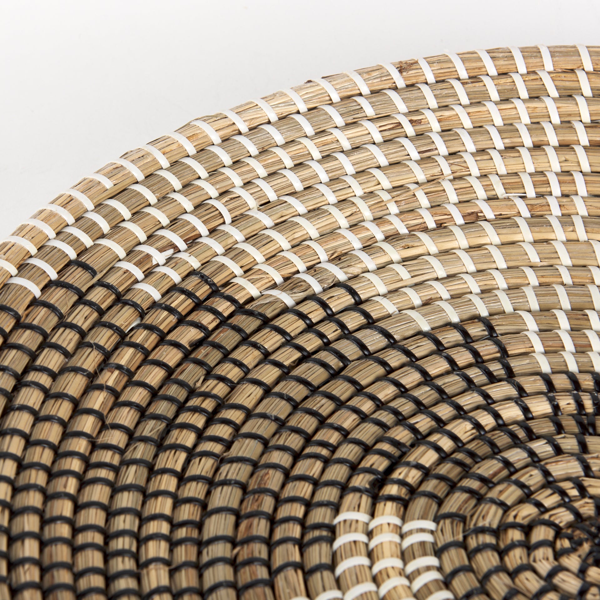 Luna 18.0L x 18.0W x 3.0H Large Light Brown Seagrass Round Wall Hanging Plate