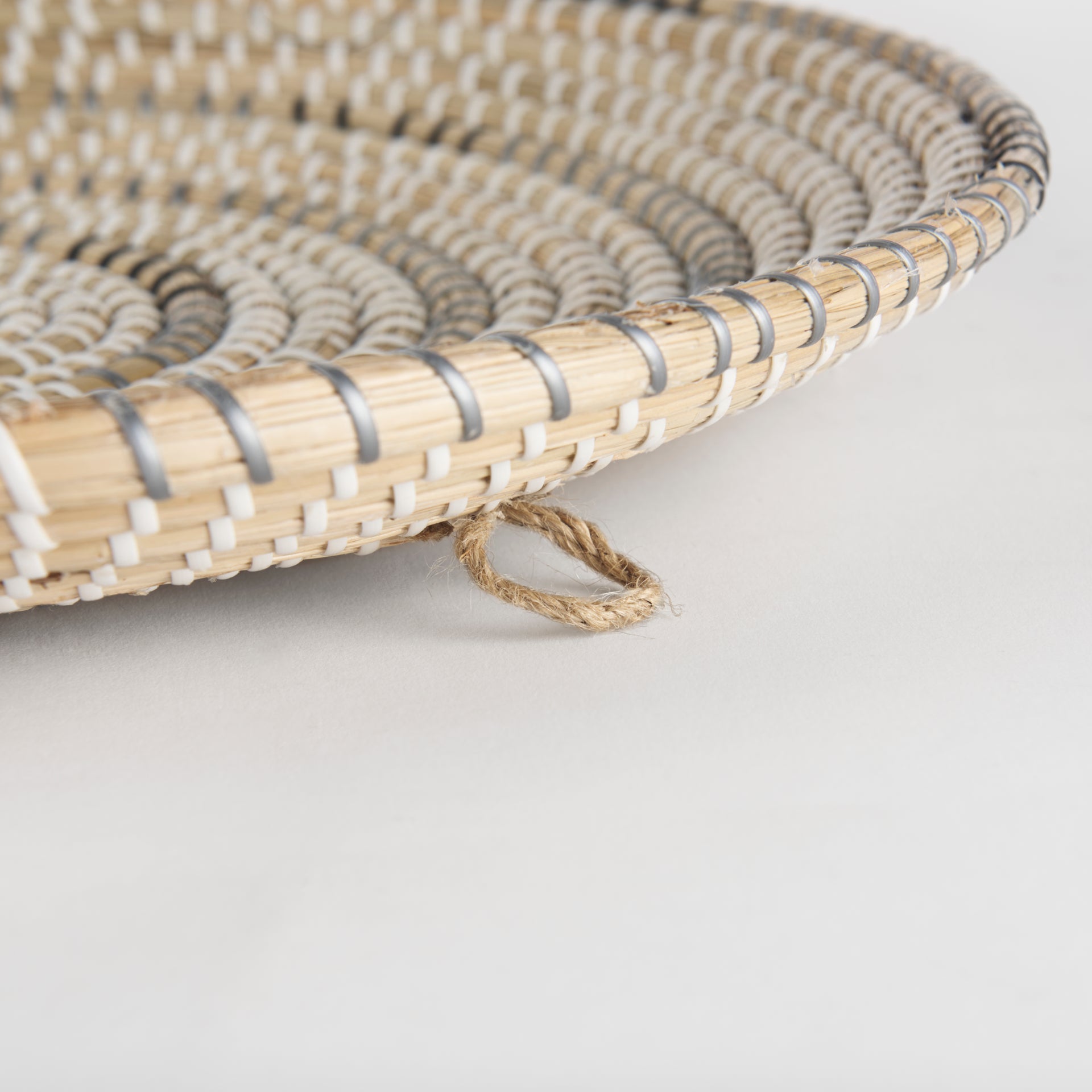 Avel  18.0L x 18.0W x 3.0H  Light Brown Seagrass W/Dark Brown String Round Wall Hanging Plate