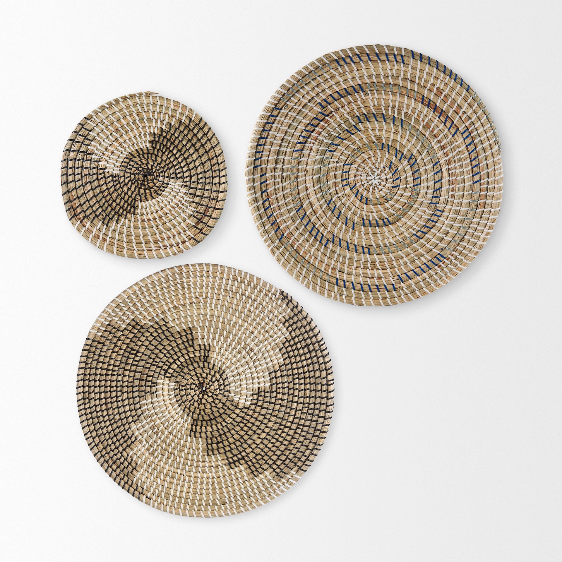 Avel  18.0L x 18.0W x 3.0H  Light Brown Seagrass W/Dark Brown String Round Wall Hanging Plate