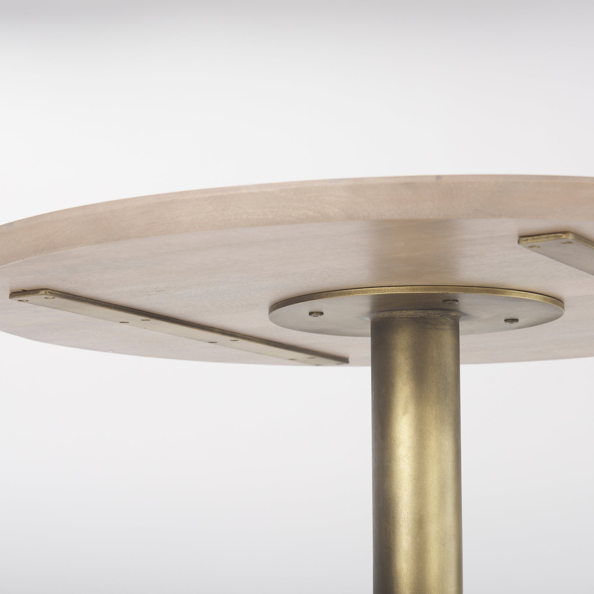 Maxwell 32" Round Light Wood Tabletop & Base w/ Gold Metal Accent Pedestal Bistro Table
