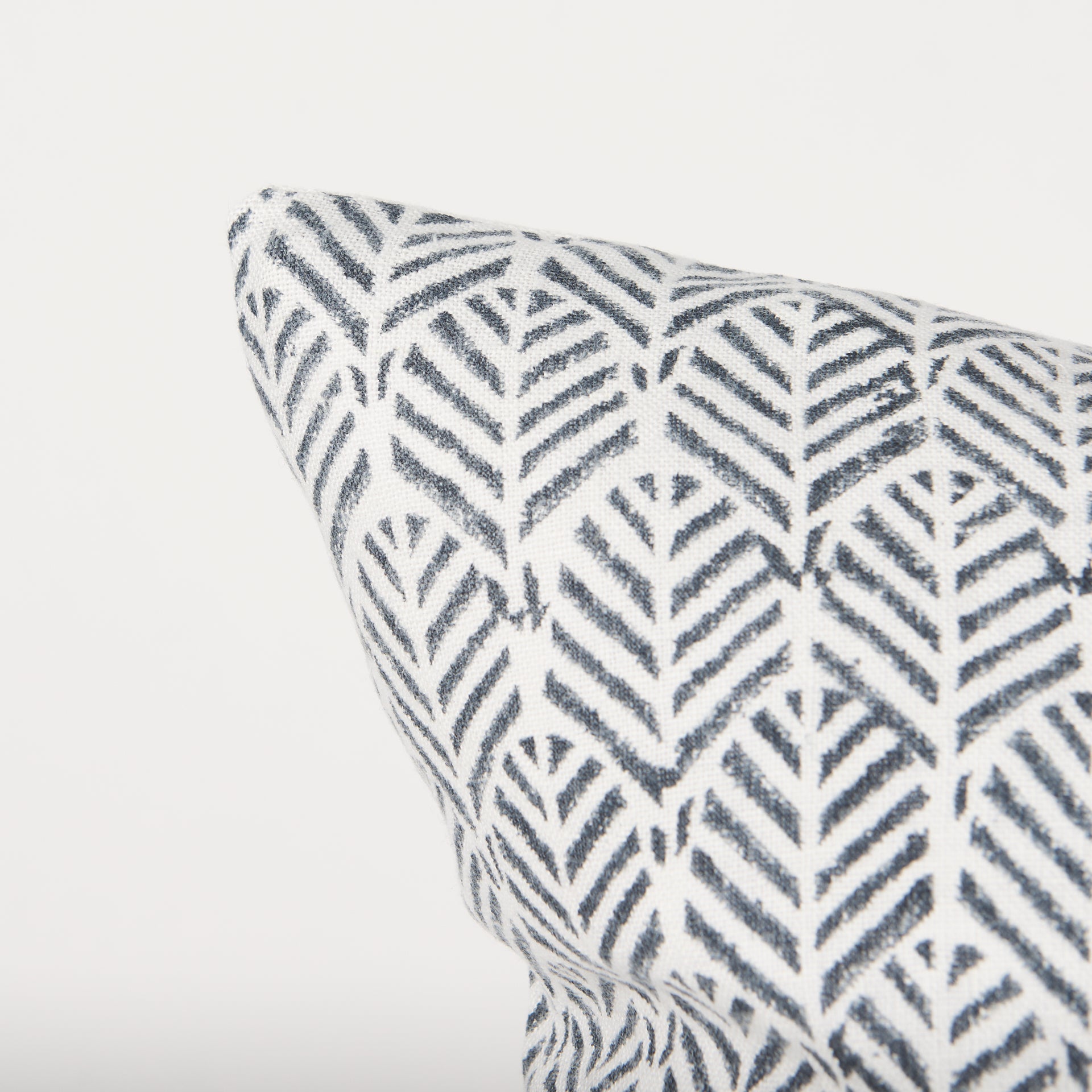 Jennelle 22x22 Cream w/ Indigo Print Linen Square Pillow Cover