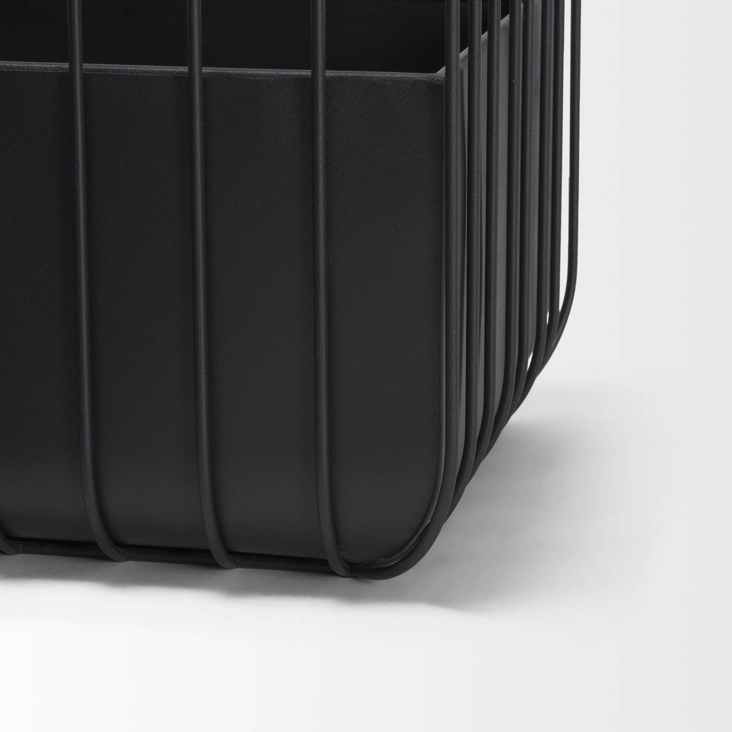 Verna Matte Black Wire Cage Metal Planters (Set of 2)