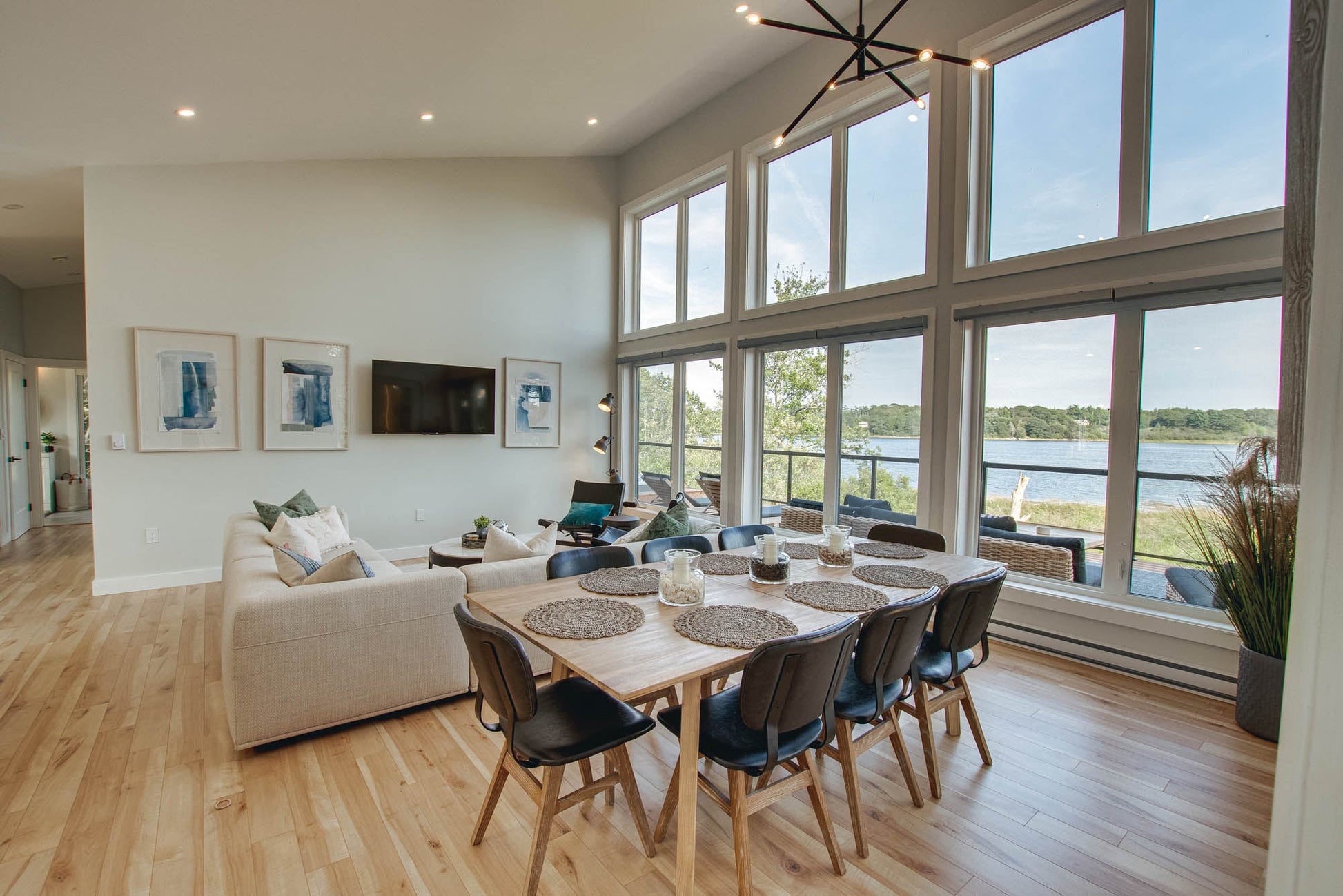 Gia Extension Dining Table 71/102" - Light Driftwood