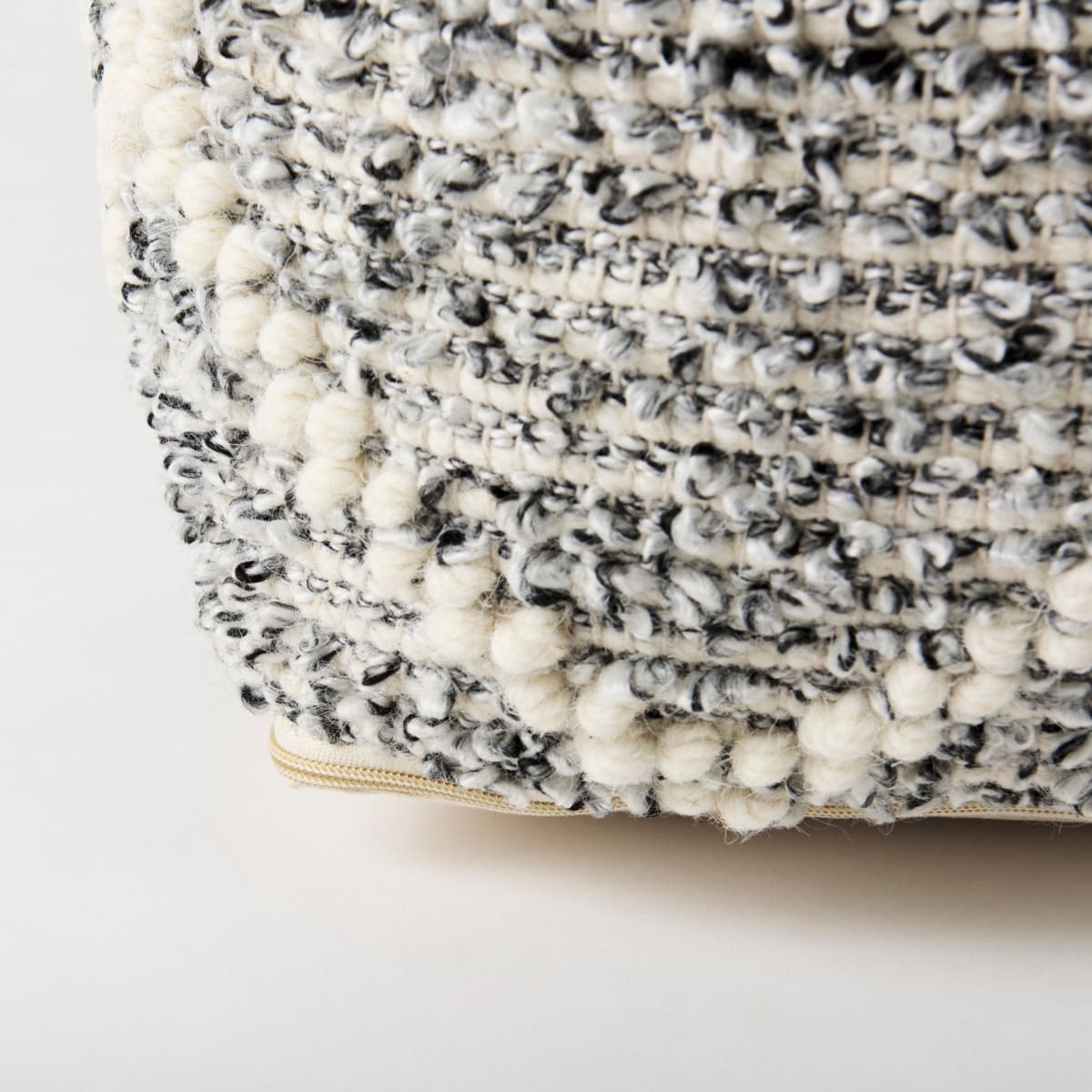 Ekiya Pouf Black/White | Yarn/Wool - poufs