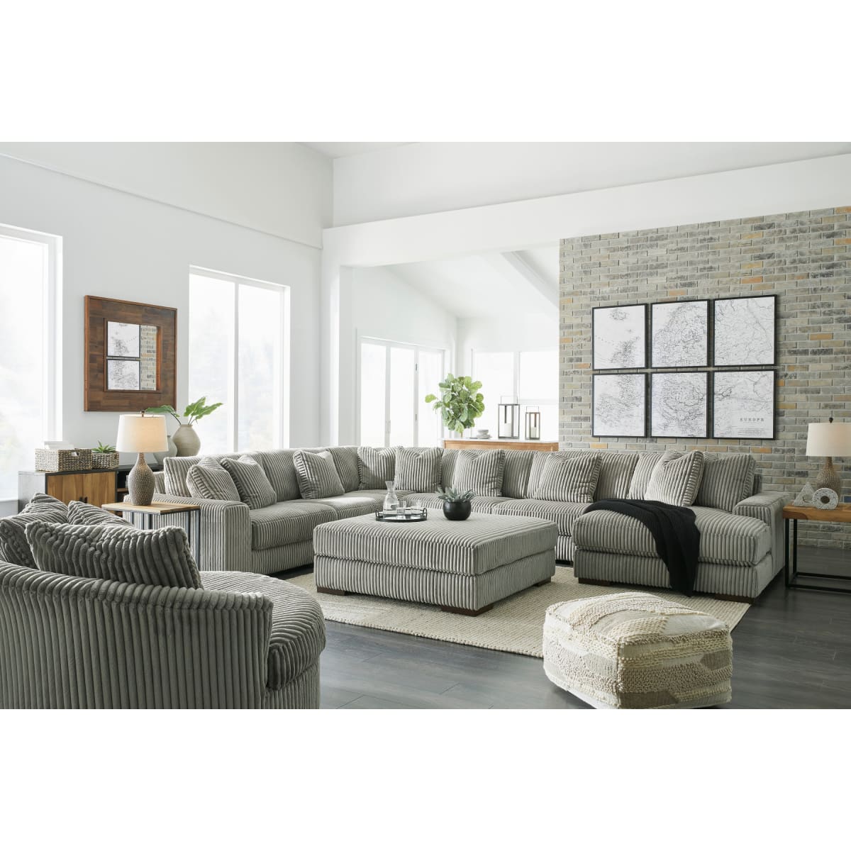 Lindyn Fog 5-Piece Sectional with Chaise - Sectional