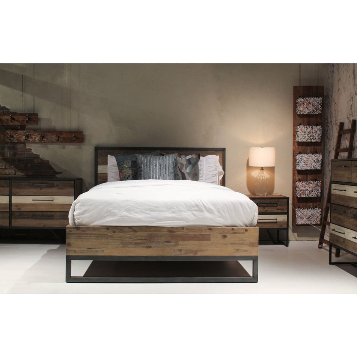 Metro Havana King Bed - lh-import-beds