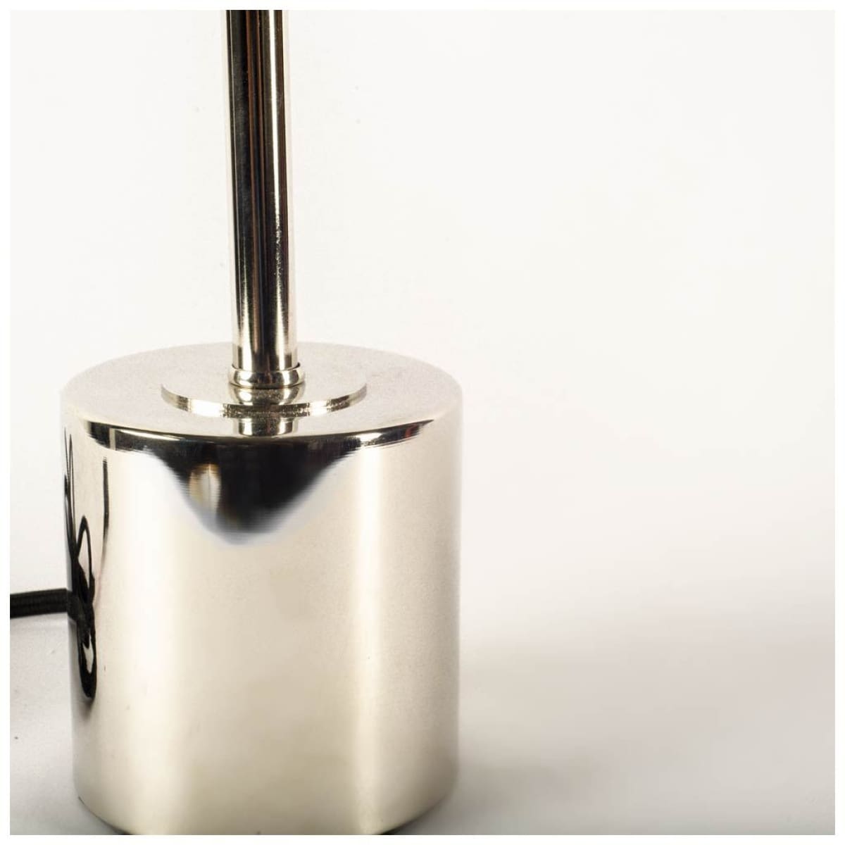 Mooney Table Lamp Metallic-Silver Metal - table-lamps