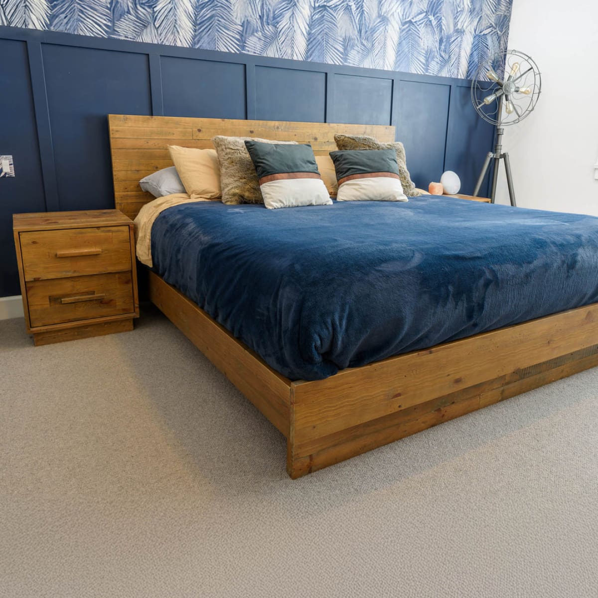 Nevada King Bed - Dark Driftwood - lh-import-beds