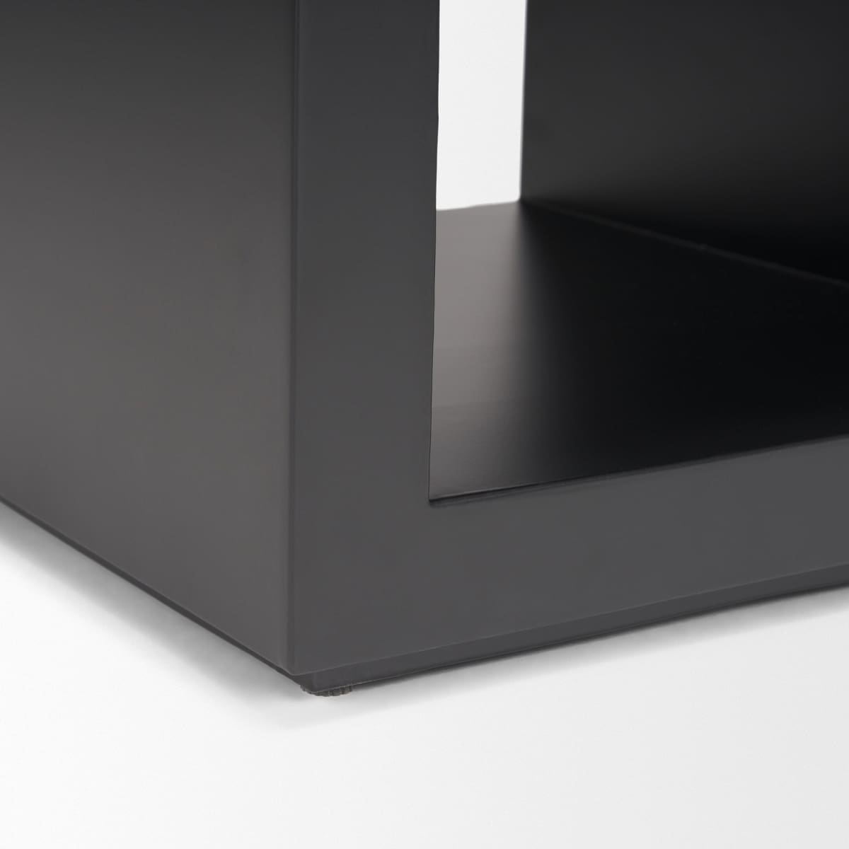 Vondra Accent Table Matte Black | Metal - accent-tables